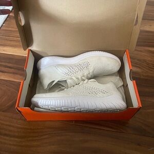 Men's size 9.5 Nike Free RN Shoes